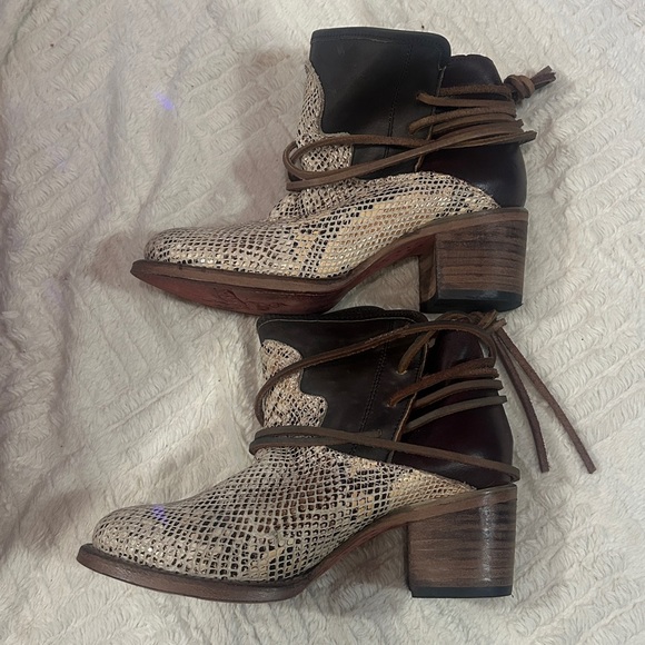 Freebirds- CASEY Snakeskin Western Boots - Picture 2 of 5